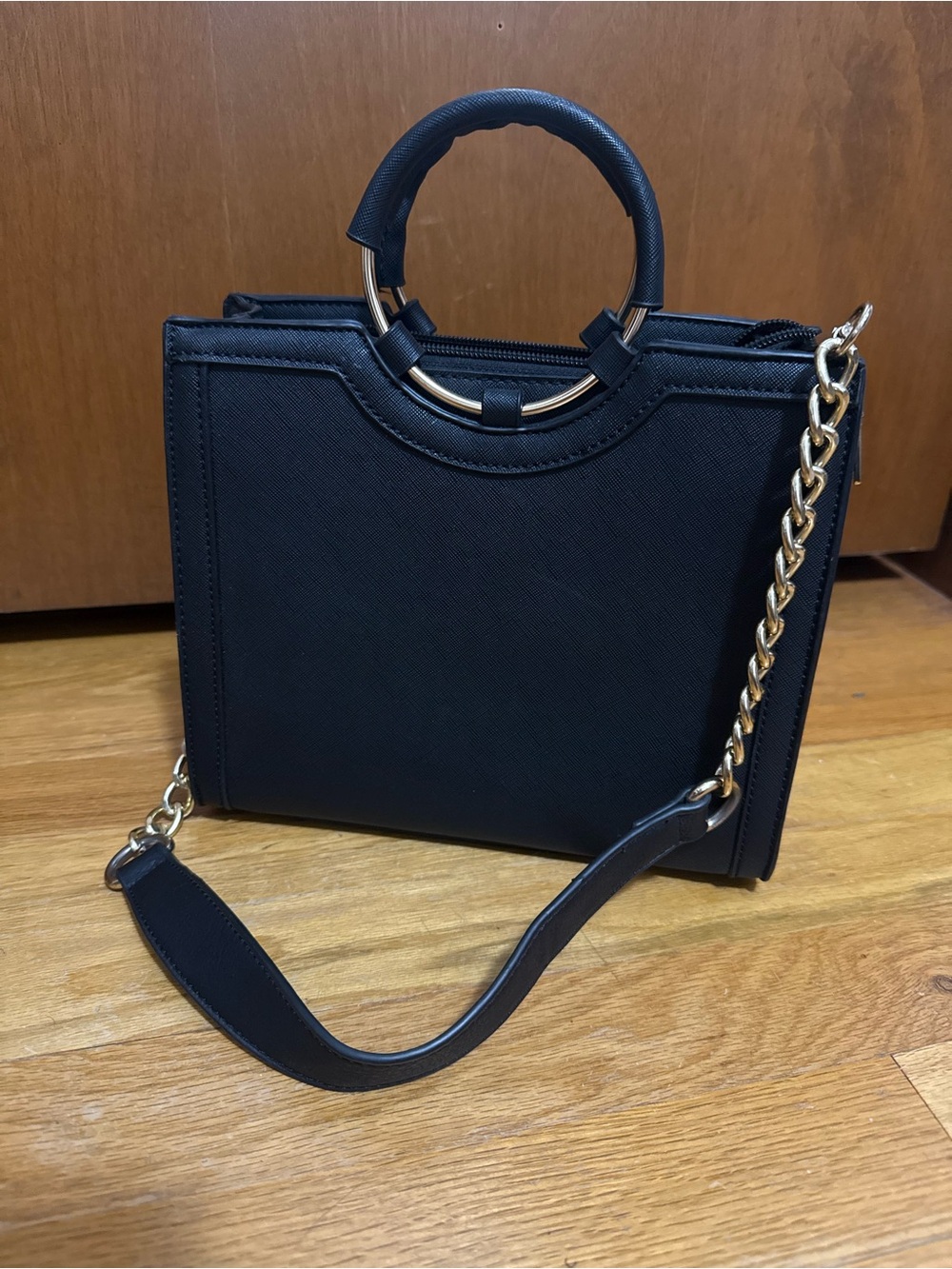 Stylish Black Crossbody Tote with Gold Chain Accent